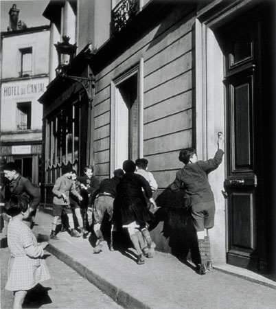 Robert Doisneau.
Bell. 
1934. 
Collection of the National Fund of Modern Art, Paris