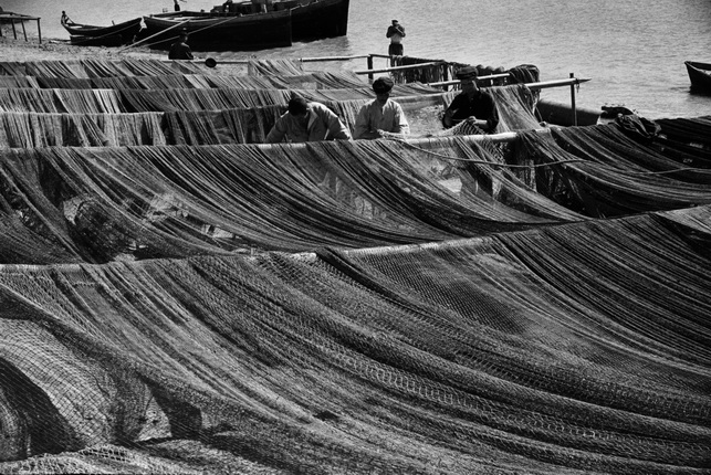 Arkadiy Shaikhet.
Caspian fish industry. Drying the nets. Kazakhstan.
August 1952.
MAMM/MDF collection