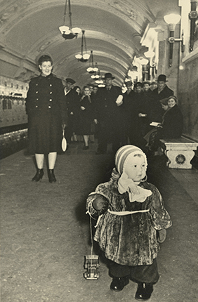 Mikhail Grachev.
In the underground.
Moscow,
1950s.
MAMM Collection