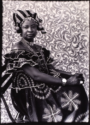 Seydou Keïta.
Sans titre, 1956-57.
Tirage argentique.
© Keïta/IPM Courtesy CAAC-The Pigozzi Collection, Geneva