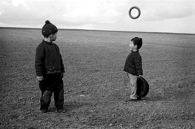 Frank Horvat.
Michel and Lorenzo. 
Near Paris, France, 1959.
© Frank Horvat