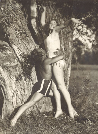 Неизвестный автор.
«У дерева» Пластический этюд. 
1928