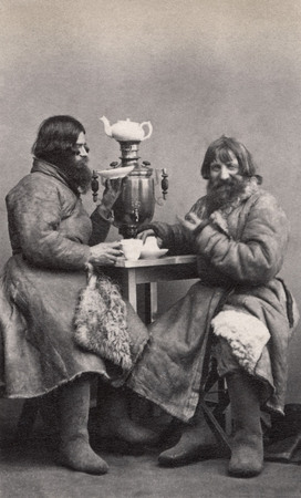 В. Каррик.
Русские типы. Извозчики в чайной. Санкт-Петербург. 
Конец 1860-х. 
Собрание А. Злобовского