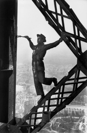 Марк Рибу.
Париж. Маляр на Эйфелевой башне. 
1953. 
Собрание автора, Париж