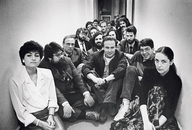 На фото: на первом плане - Ксения Махненко (слева), Ксения Пономарева (справа). Во втором ряду: Максим Соколов (слева).
Неизвестный автор.
Хорошевская элегия.
1991