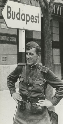 Неизвестный автор.
Военный фотокорреспондент Анатолий Егоров в Венгрии,
1944.
Частное собрание