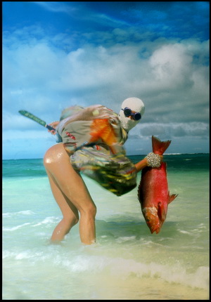 Gian Paolo Barbieri.
Christiana Steidnten. Vogue France. Seychelles. 1975.
© GIANPAOLOBARBIERI.
Courtesy Gian Paolo Barbieri