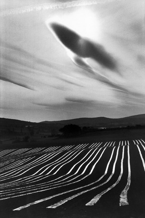 Мартина Франк.
Арбузные плантации, покрытиые пленкой, Прванс, Франция. 
1976. 
© Martine Franck / Magnum photos