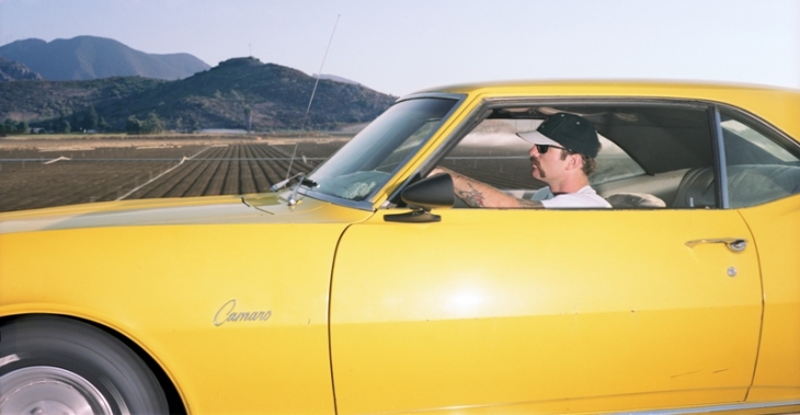 Andrew Bush.
Man traveling southeast on U.S. Route 101 at approximately 71 mph somewhere around Camarillo, California, on a summer evening in 1994.
From the series Vector Portraits.
Digital C-Print.
© Andrew Bush, Courtesy Yossi Milo Gallery, New York; Julie Saul Gallery, New York
